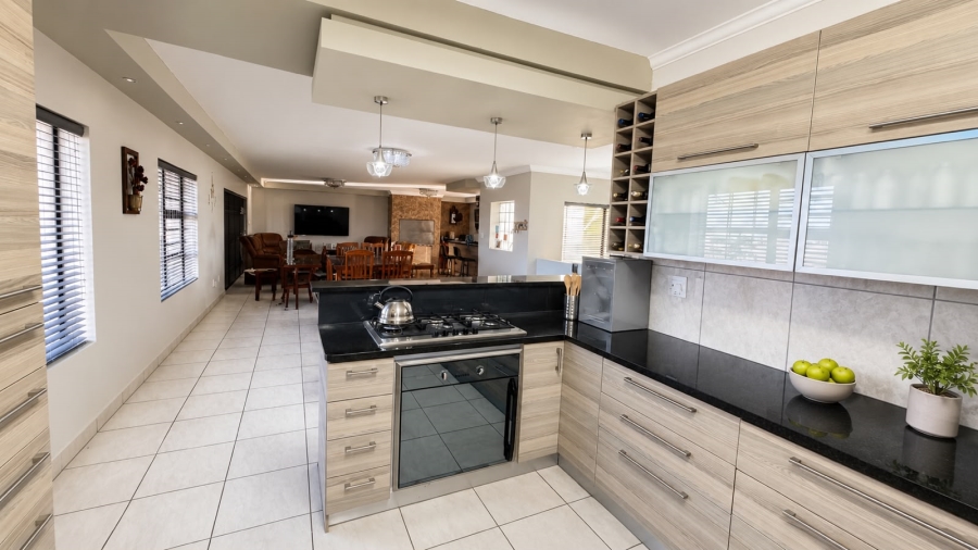 4 Bedroom Property for Sale in Hartenbos Heuwels Western Cape